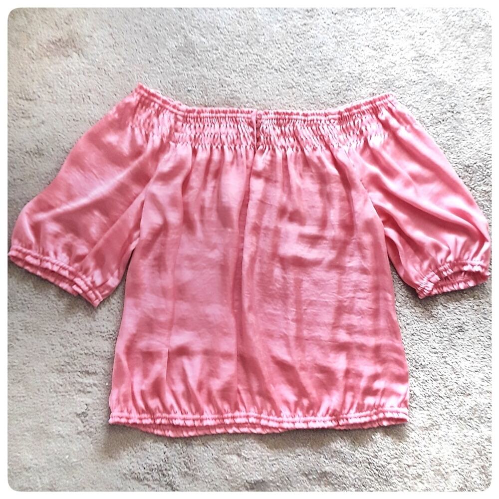 Violet & Claire Pink Off Shoulder Silky Blouse Size M - Picture 6 of 8